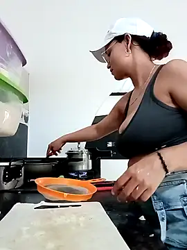 luna hell online show from March 7, 2025, 3:39 pm