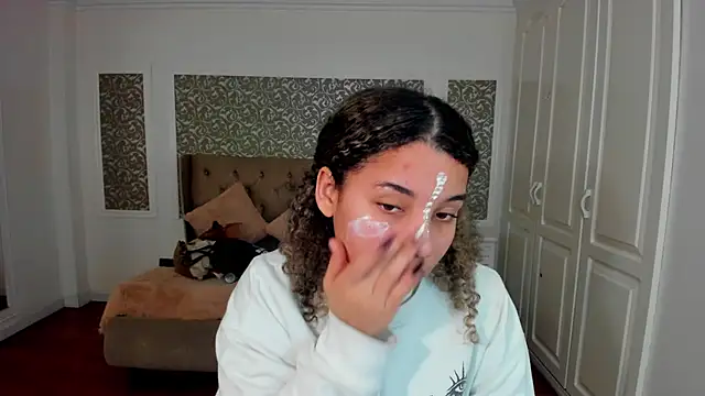 Snapshot of Mayaa_ross chatting on September 23, 2025, 2:03 am Mayaa ross online show from September 23, 2025, 2:03 am