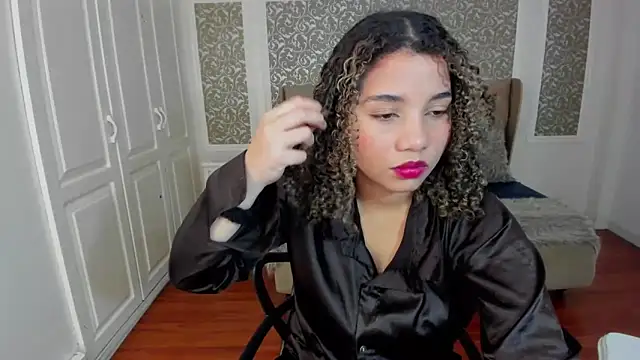 Snapshot of Mayaa_ross chatting on October 10, 2025, 2:54 am Mayaa ross online show from October 10, 2025, 2:54 am