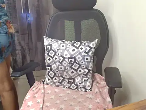 Snapshot of CUTE_princess_143 chatting on September 25, 2025, 12:09 pm CUTE princess 143 online show from September 25, 2025, 12:09 pm