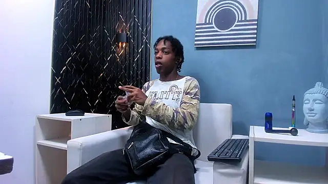 Snapshot of LarryCollin chatting on January 24, 2025, 2:18 am LarryCollin online show from January 24, 2025, 2:18 am