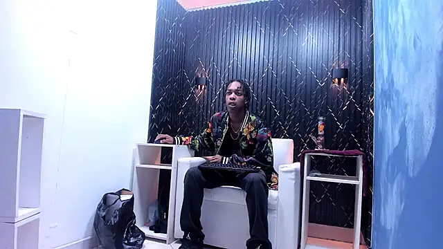 LarryCollin online show from February 12, 2025, 3:18 am