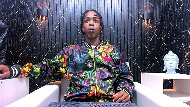 Snapshot of LarryCollin chatting on February 13, 2025, 3:18 am LarryCollin online show from February 13, 2025, 3:18 am