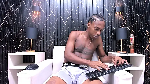 Snapshot of LarryCollin chatting on February 20, 2025, 9:44 am LarryCollin online show from February 20, 2025, 9:44 am