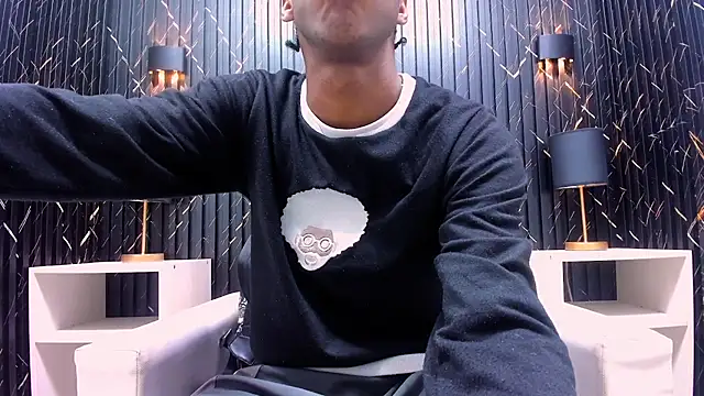 Snapshot of LarryCollin chatting on February 21, 2025, 1:11 am LarryCollin online show from February 21, 2025, 1:11 am
