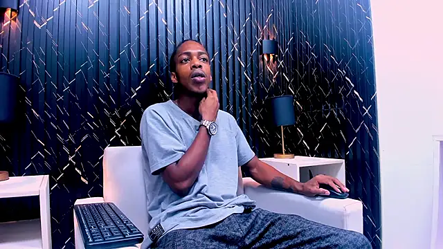 Snapshot of LarryCollin chatting on March 2, 2025, 2:08 am LarryCollin online show from March 2, 2025, 2:08 am
