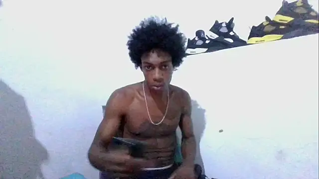 Snapshot of LarryCollin chatting on October 25, 2025, 6:35 pm LarryCollin online show from October 25, 2025, 6:35 pm
