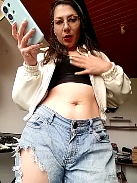 Snapshot of VALERY-03_ chatting on April 27, 2026, 3:32 pm VALERY-03 online show from April 27, 2026, 3:32 pm
