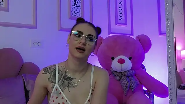 Abby  White online show from February 4, 2025, 5:01 pm