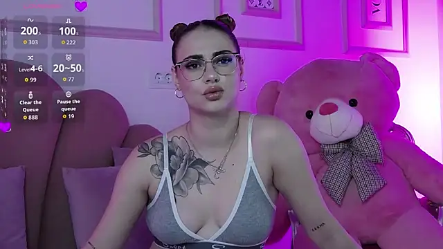 Snapshot of Abby__White chatting on September 22, 2025, 3:58 pm Abby  White online show from September 22, 2025, 3:58 pm