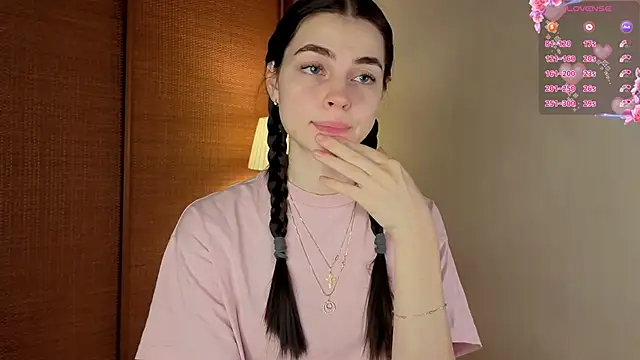 MaryJacksoon online show from November 3, 2025, 7:53 am