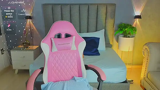 Snapshot of angelica_dymond chatting on October 31, 2025, 12:28 pm angelica dymond online show from October 31, 2025, 12:28 pm