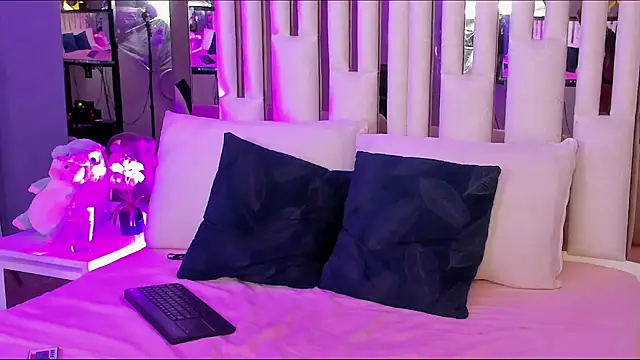 Kitty Eliffe online show from January 24, 2025, 7:18 pm