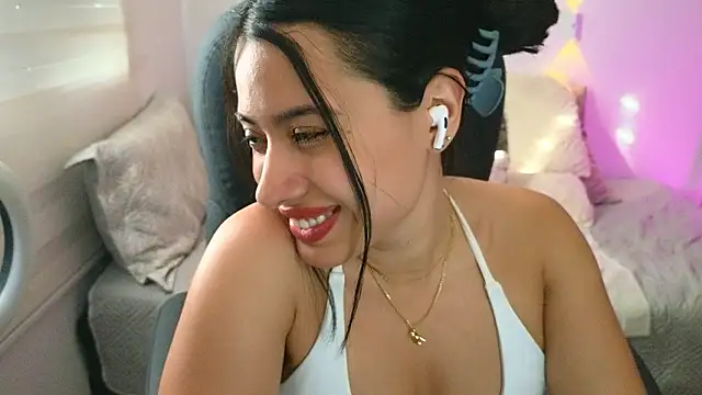 Snapshot of AlessaPears chatting on March 11, 2026, 10:21 am AlessaPears online show from March 11, 2026, 10:21 am