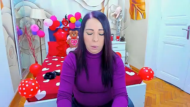 Snapshot of LauraSin chatting on February 13, 2025, 4:22 am LauraSin online show from February 13, 2025, 4:22 am