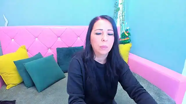 LauraSin online show from December 15, 2025, 4:17 am