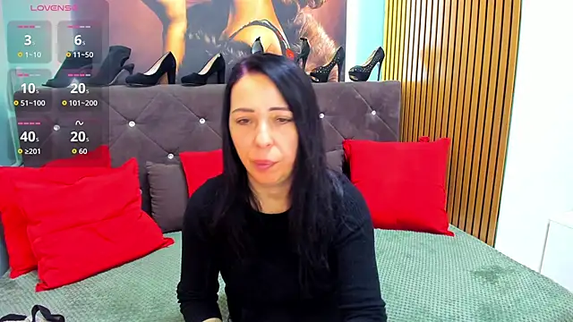 Snapshot of LauraSin chatting on February 12, 2026, 5:13 am LauraSin online show from February 12, 2026, 5:13 am