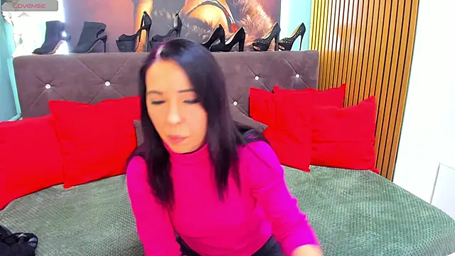 Snapshot of LauraSin chatting on February 17, 2026, 6:58 pm LauraSin online show from February 17, 2026, 6:58 pm