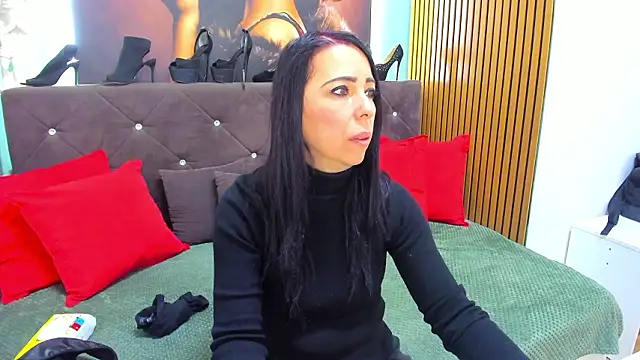 Snapshot of LauraSin chatting on February 28, 2026, 4:35 am LauraSin online show from February 28, 2026, 4:35 am