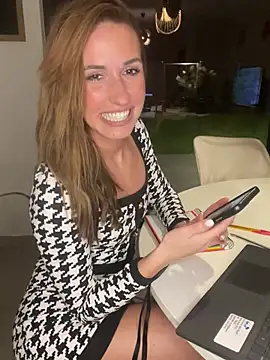 lola tentatiion online show from December 28, 2024, 8:25 pm