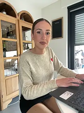 lola tentatiion online show from February 18, 2025, 9:43 am