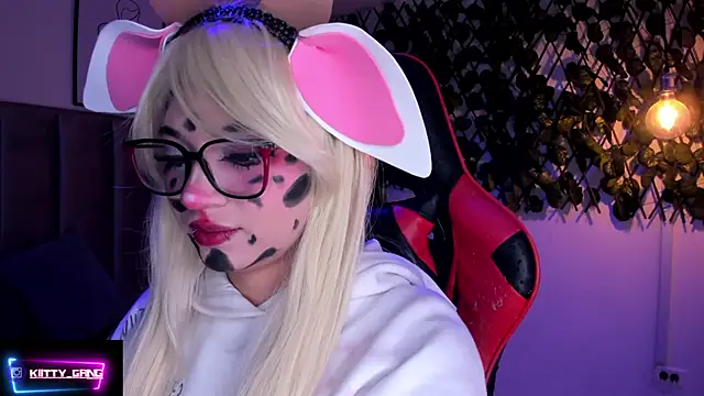 Kitty Gang online show from October 31, 2025, 2:34 am