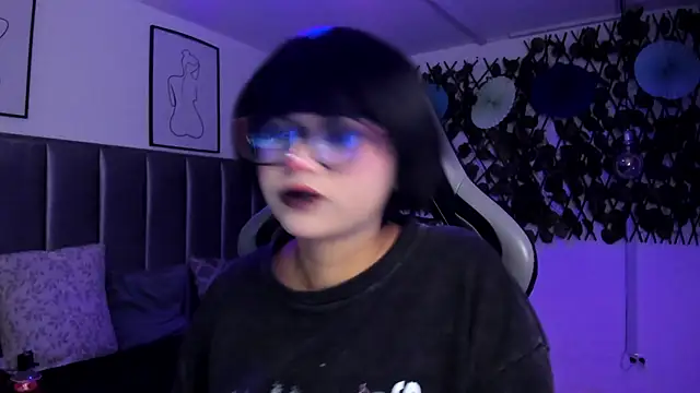 Kitty Gang online show from April 29, 2026, 1:53 am