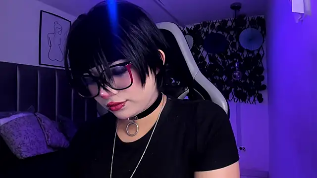 Kitty Gang online show from May 1, 2026, 1:21 am