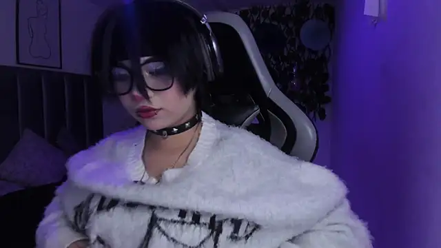 Kitty Gang online show from May 8, 2026, 1:33 am