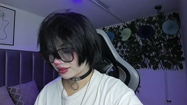 Kitty Gang online show from June 3, 2026, 1:19 am