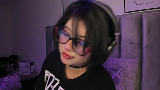 Kitty Gang online show from June 5, 2026, 6:52 am