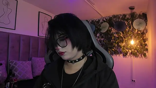 Kitty Gang online show from June 6, 2026, 1:32 am