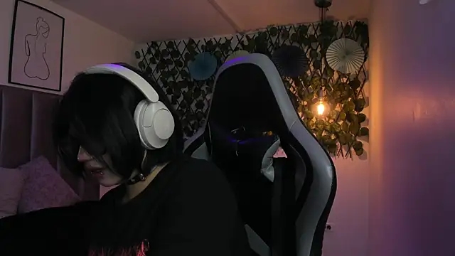 Kitty Gang online show from August 4, 2026, 2:04 am