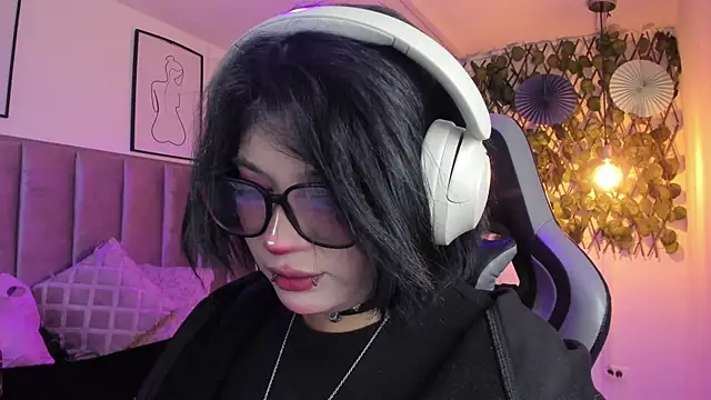 Kitty Gang online show from August 5, 2026, 1:19 am