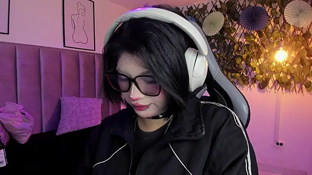 Kitty Gang online show from August 7, 2026, 12:45 am