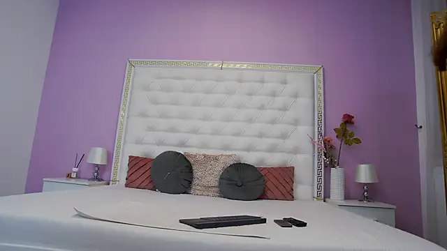 Lenna Paul online show from November 6, 2025, 5:08 am