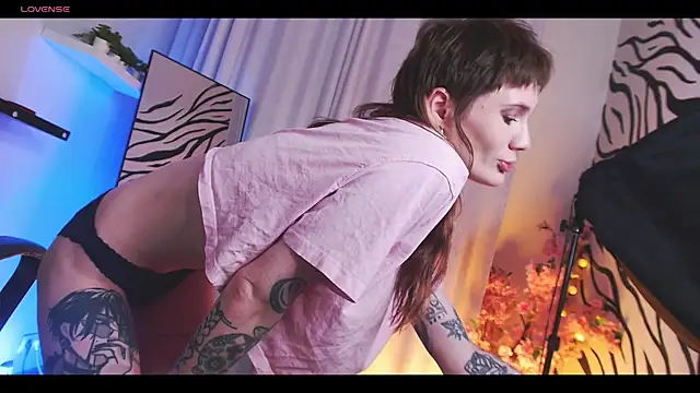 Fog Foggy Love online show from October 24, 2025, 8:49 pm