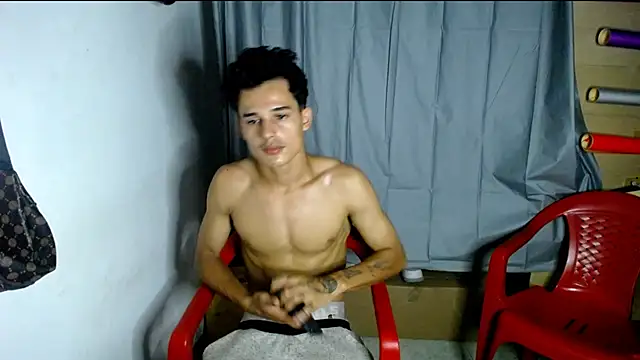 Snapshot of freddy_romas chatting on December 20, 2024, 2:30 am freddy romas online show from December 20, 2024, 2:30 am