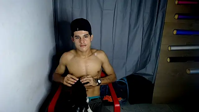 Snapshot of freddy_romas chatting on January 27, 2025, 1:37 am freddy romas online show from January 27, 2025, 1:37 am