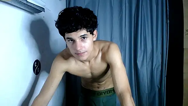 Snapshot of freddy_romas chatting on February 13, 2025, 3:39 am freddy romas online show from February 13, 2025, 3:39 am