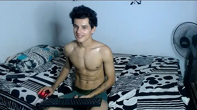 Snapshot of freddy_romas chatting on February 28, 2025, 1:26 am freddy romas online show from February 28, 2025, 1:26 am