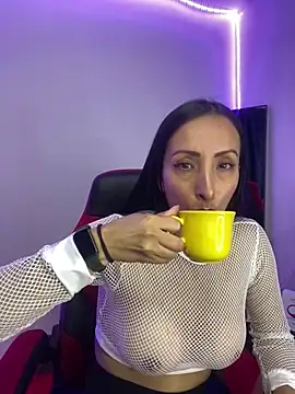 yaralyminjo2 online show from March 4, 2025, 2:10 pm