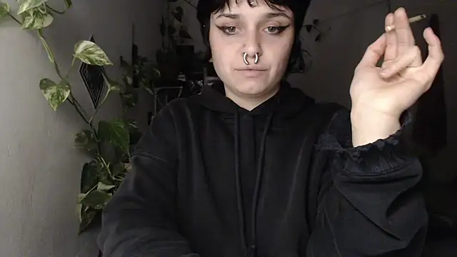 kinkyspirali online show from November 28, 2025, 9:28 pm