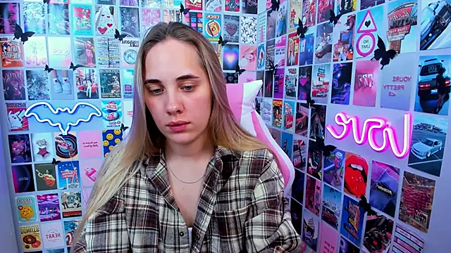 MiaMilas online show from October 3, 2025, 5:54 pm