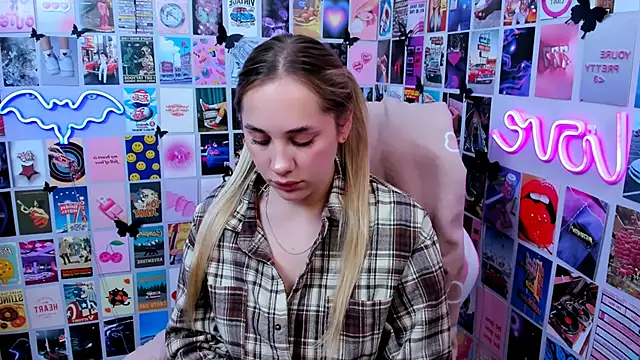 MiaMilas online show from October 7, 2025, 5:10 pm