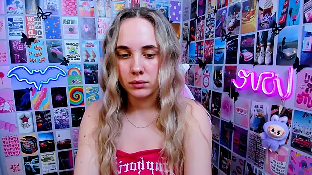 MiaMilas online show from February 18, 2026, 2:46 pm