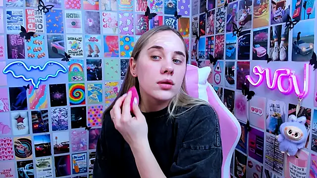 MiaMilas online show from March 24, 2026, 3:39 pm