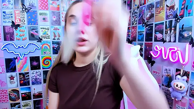 MiaMilas online show from March 27, 2026, 4:07 pm