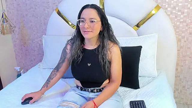 sophie 1 online show from February 15, 2025, 3:31 am