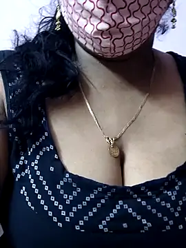 mallu-sumi online show from May 19, 2026, 6:58 pm